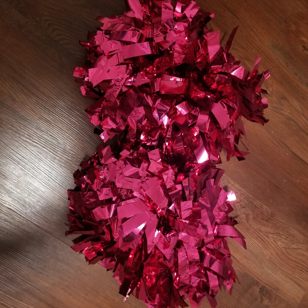 Chasse' Metallic Pink Poms